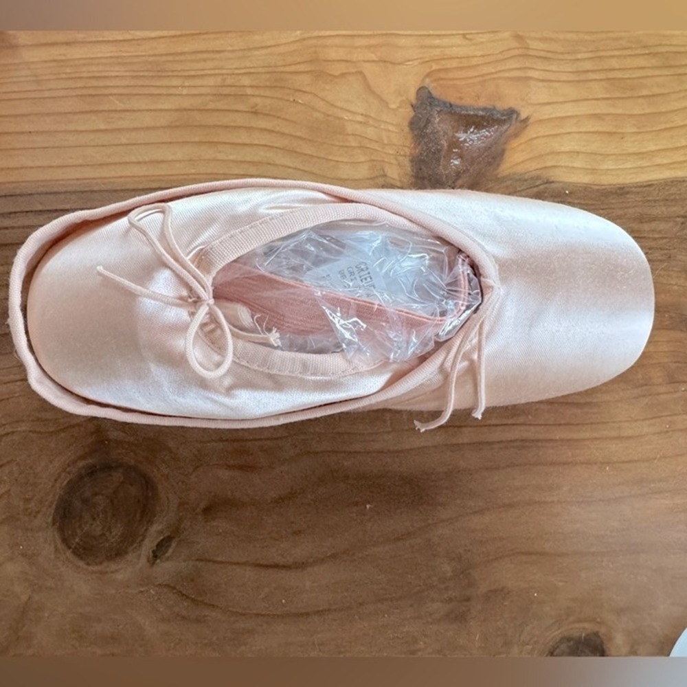 NWT Bloch Aspiration with rubans and elastics Women's Ballet Flats - Pink Size 8 - Picture 11 of 12